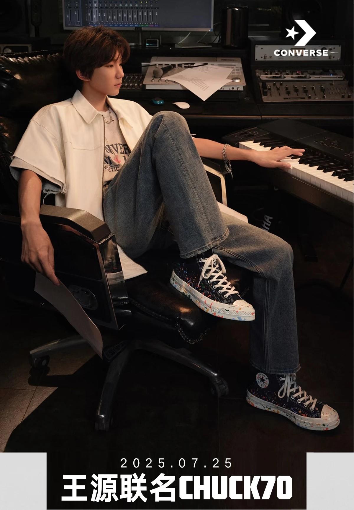 步履生彩:王源 x Converse 联名 Chuck 70,将青春舞台的斑斓光影踩在脚下